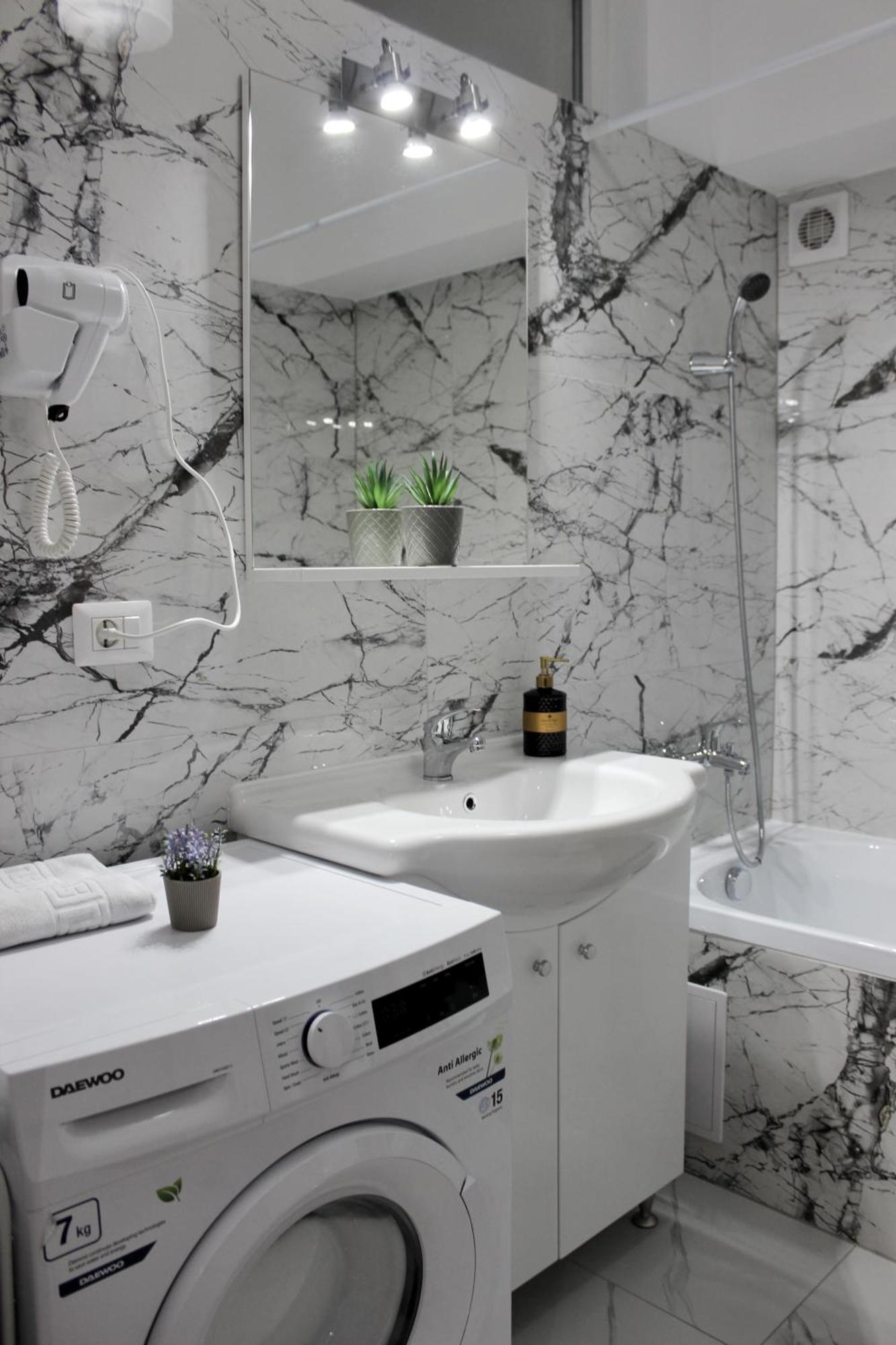 Cozy Apartments In Centre Of Suceava Near Kaufland And University Exteriör bild