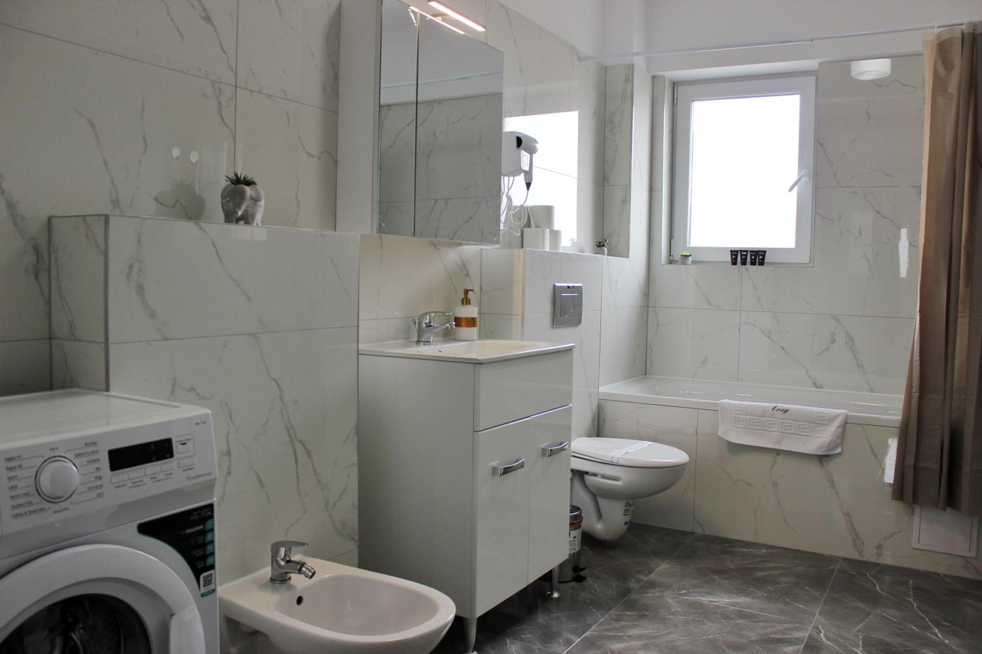 Cozy Apartments In Centre Of Suceava Near Kaufland And University Exteriör bild