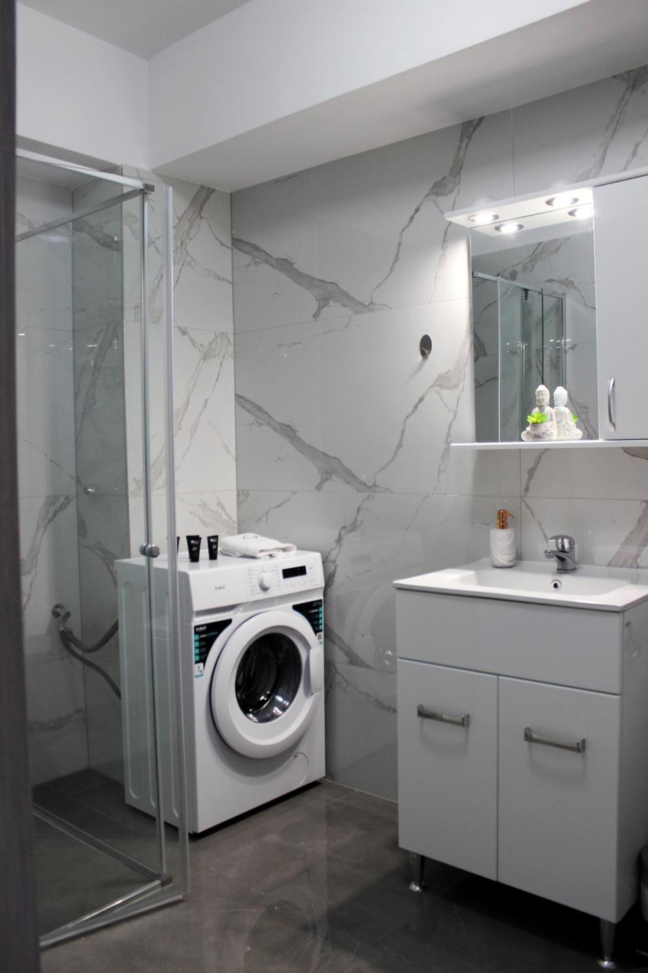 Cozy Apartments In Centre Of Suceava Near Kaufland And University Exteriör bild